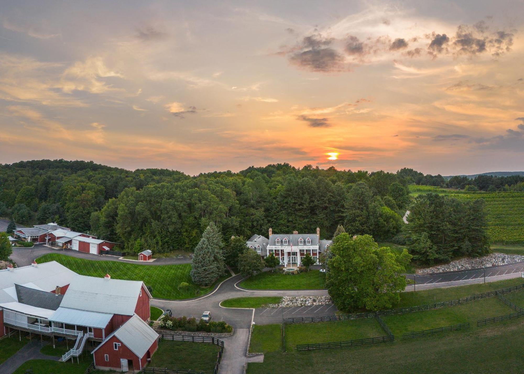 Inn At Black Star Farms Suttons Bay エクステリア 写真