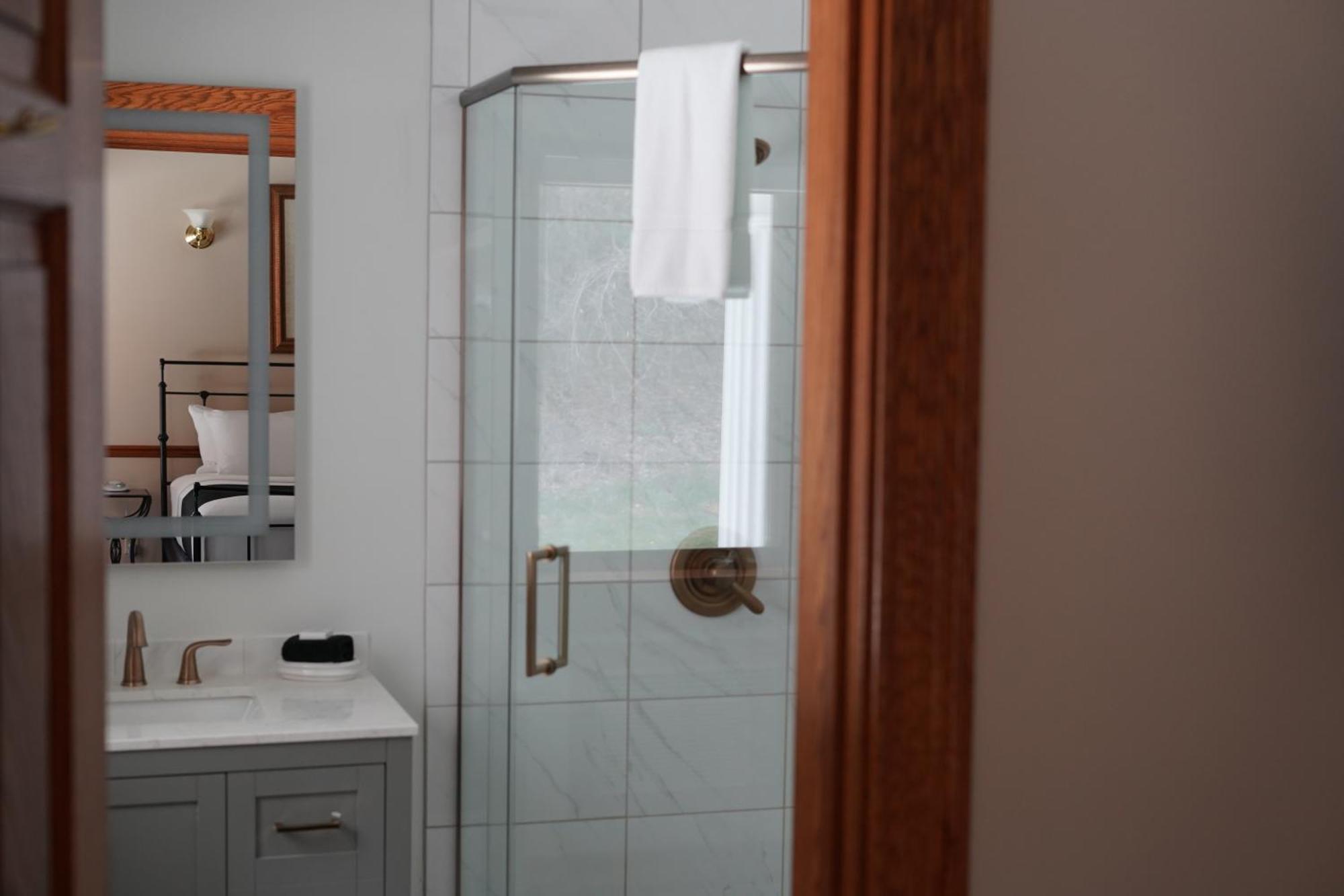 Inn At Black Star Farms Suttons Bay 部屋 写真