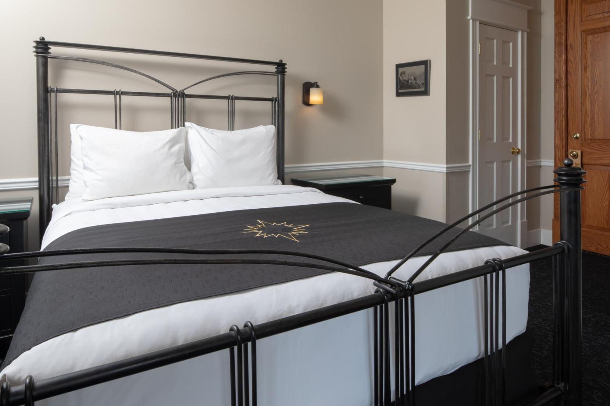 Inn At Black Star Farms Suttons Bay 部屋 写真